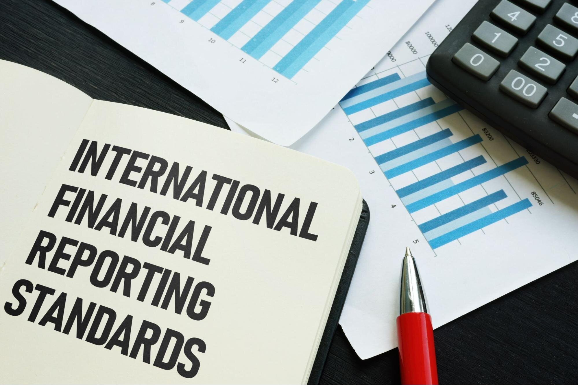 IFRS（国際会計基準）を導入するメリット・デメリット、注意点を解説